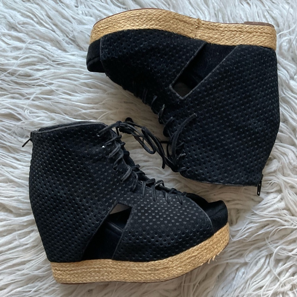 Jeffrey Campbell Dakota Black Suede Perforated Lace Up Wedge Sandals EUC Size 6